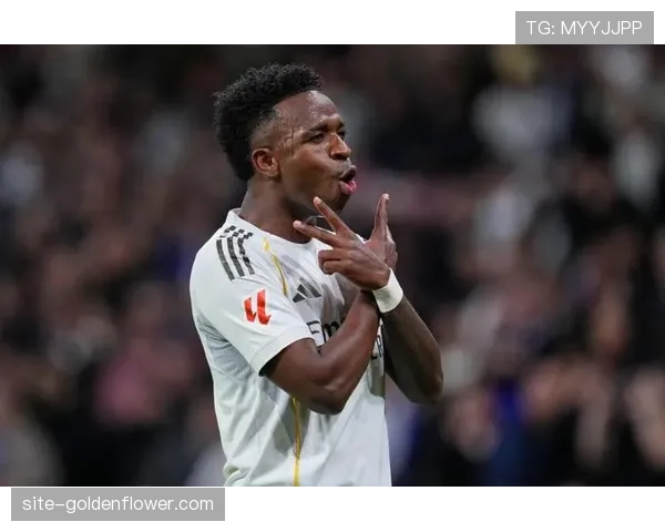 维尼修斯双响助皇马4-1大胜皇家社会，豪取八连胜强势登顶